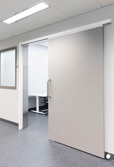 KONE gliding doors – ideal for environments requiring space-efficiency, wheelchair access and noise reduction.